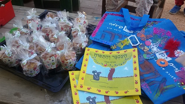 Activity following The Apple and the Mouse, in Gan Bazelet in Moshav Sha'al